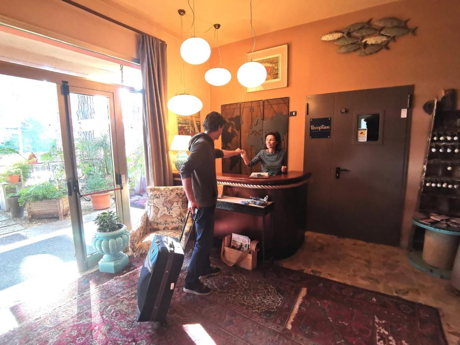 ホテル Casa Dorita - Free Breakfast Corner 8-12 チェルヴィア エクステリア 写真